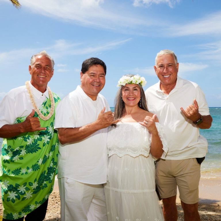 Hawaii wedding & vow renewal photographer.