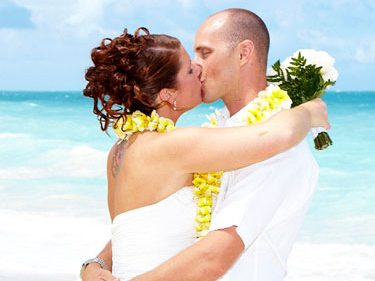 Wedding ceremony planning in Hawaii