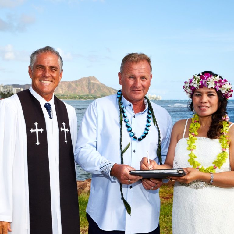 Hawaii wedding & vow renewal minister.