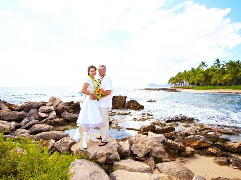 Hawaii wedding & vow renewal at North Shore.