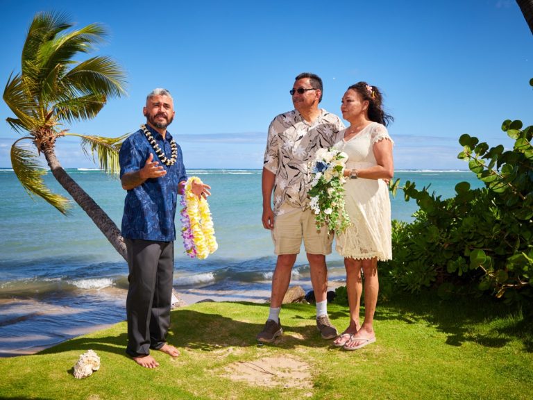 Hawaii wedding & vow renewal minister.