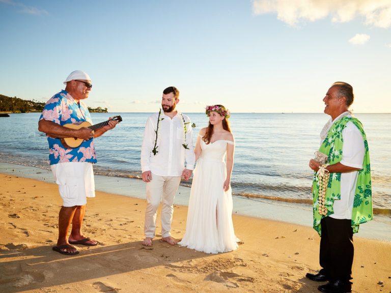 beach wedding in Hawaii.