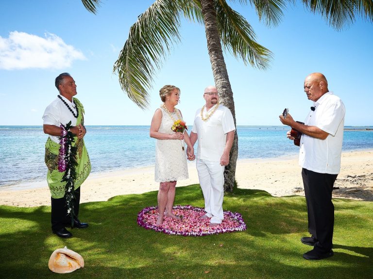 Seaside weddings in Hawaii.