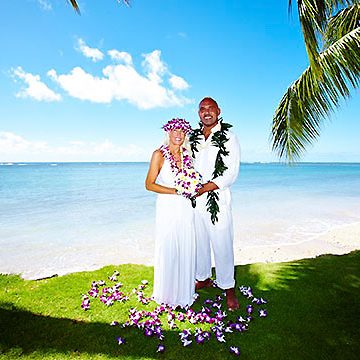 Beach weddings in Oahu.